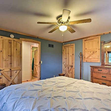 Cozy Amish Country Cabin On Shipshewana Lake! المظهر الخارجي الصورة